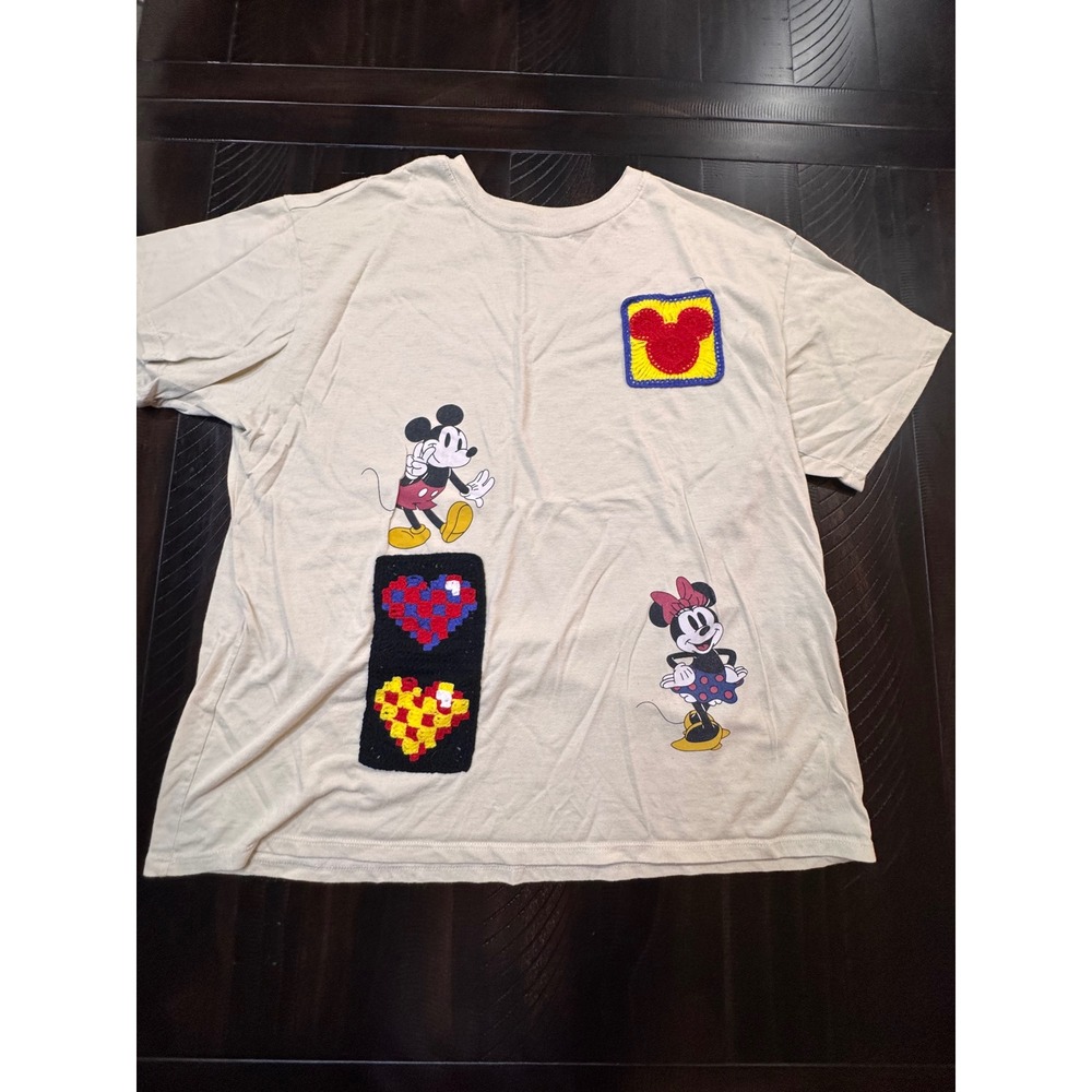 Disney Mickey Minnie Mouse Taupe Graphic T-Shirt Crochet Patches XXL 19